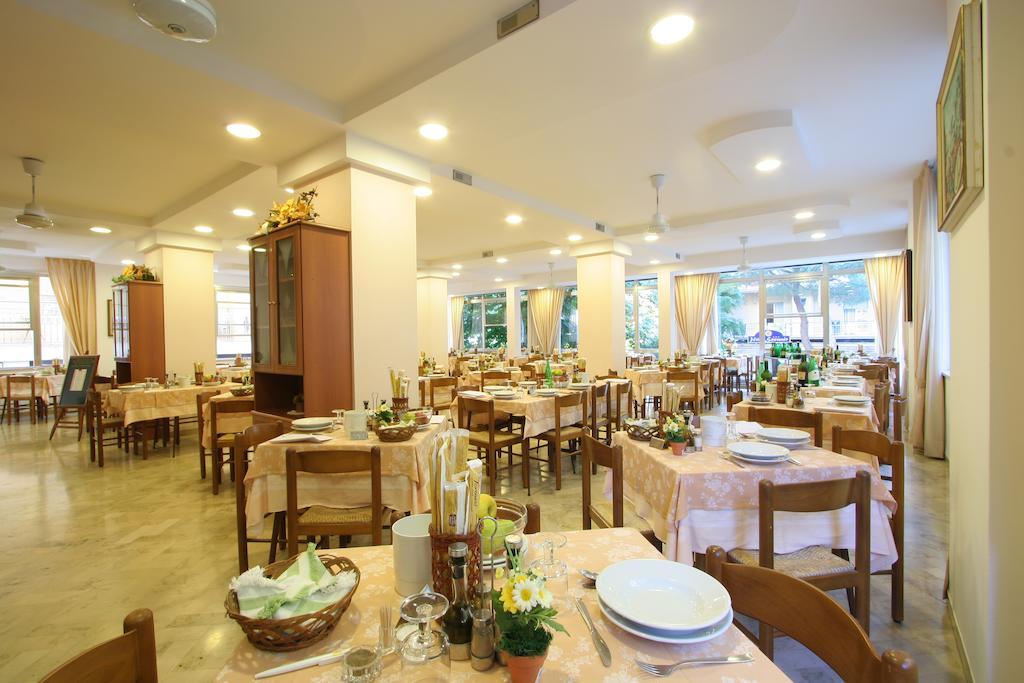מיסאנו אדריאטיקו Mon Hotel מראה חיצוני תמונה